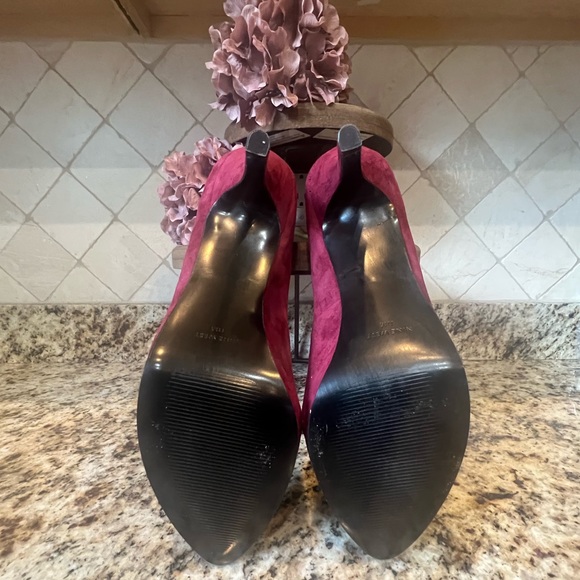 Nine West Suede Wine Heels/Pumps Size 11. - Picture 4 of 6